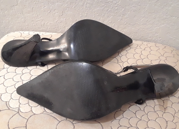 💕HP💕BCBGirls Sling Back Black Heels - Picture 6 of 9
